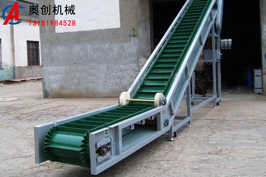 擋邊帶式輸送機(jī) 擋邊帶式輸送機(jī)